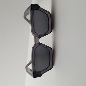 Unisex shades to block harmful sun rays